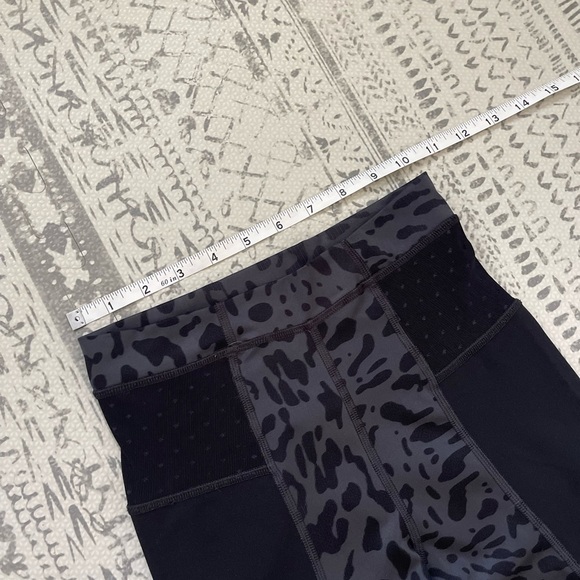 Lululemon Just Breathe‎ Pant Animal Swirl Deep Coal Light / Black leggings - Picture 8 of 13